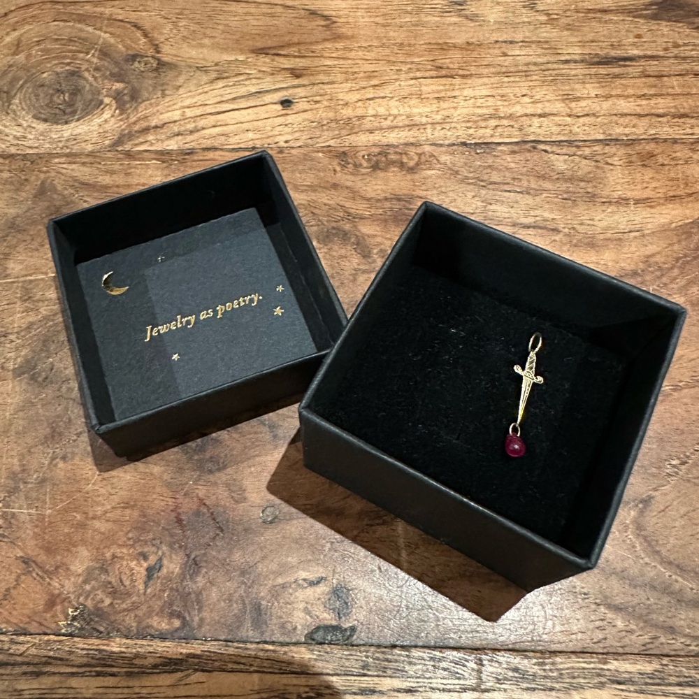 CATBIRD KAHLO DAGGER PENDANT